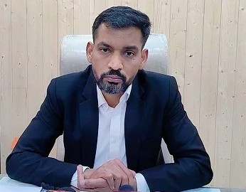एक्शन: डीएम ने किया तहसील का निरीक्षण, एक को प्रतिकूल प्रविष्टि तो दूसरे को जारी किया नोटिस