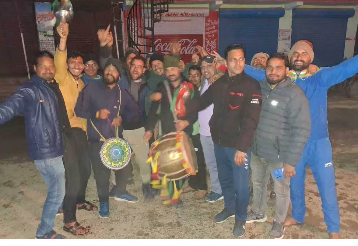 जश्न: नये साल का स्वागत में युवाओं ने किया रासौ और तांदी नृत्य