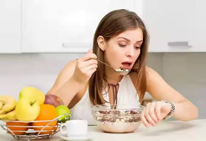 खान-पान: नाश्ता, दोपहर का भोजन और रात का खाना कितने बजे तक खा लेना चाहिए?