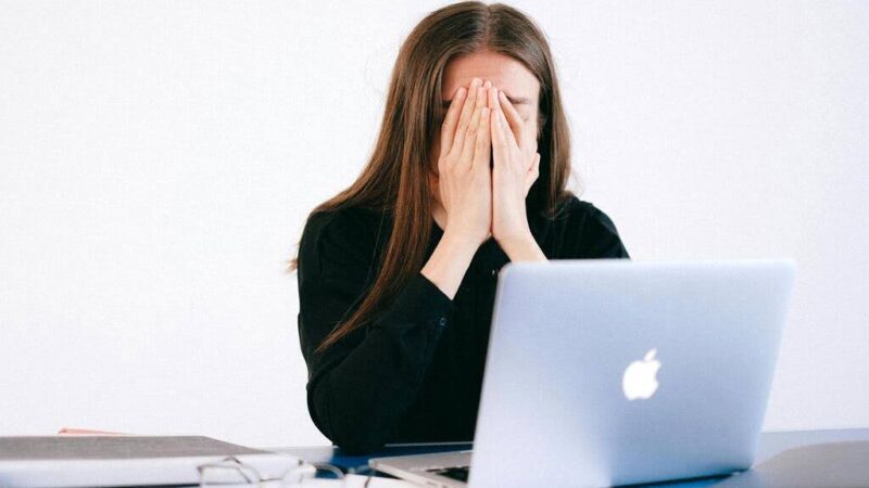 देखभाल: चेहरे पर दिखने लगता है तनाव का असर, इन 5 संकेतों से पहचानें