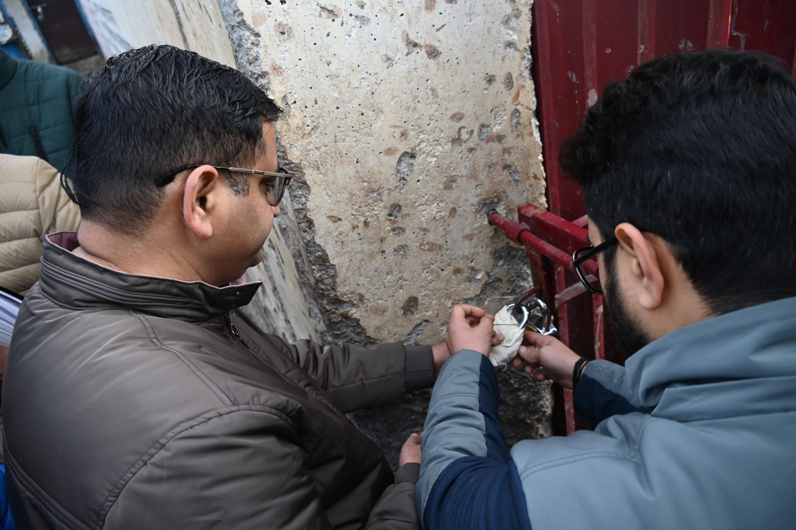 एक्शन: अवैध रूप से संचालित गैस गोदाम को डीएम ने कराया सीज