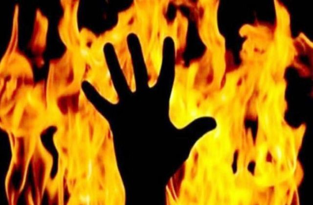 दुखद: फेरी लगाकर जीवन-यापन करने वाला युवक गैस चूल्हे की सर्विस करते झुलसा, हालत गंभीर