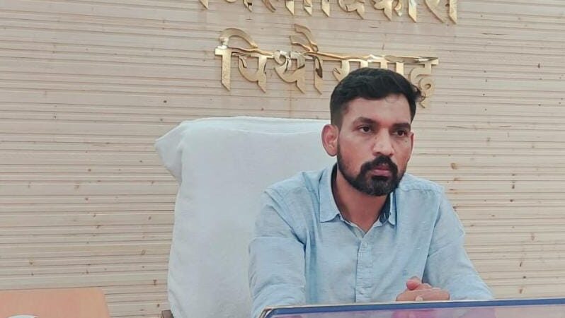समीक्षा: गढ़वाल में सड़कों पर लगे क्रैश बैरियरों की होगी जांच, डीएम डॉ आशीष चौहान ने दिए निर्देश