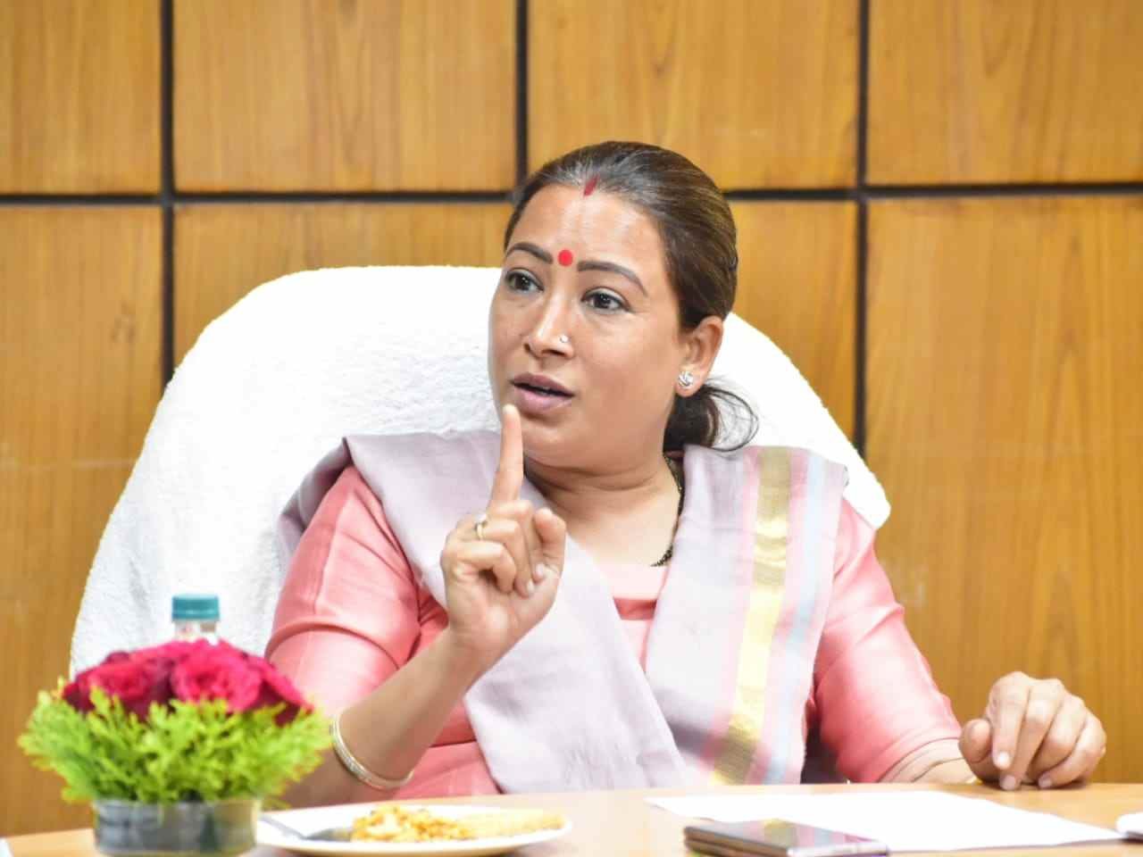 आरोपी कोच की नौकरी खत्म, सर्टिफिकेट भी होंगे वापस करने की अनुशंसा, दुष्कर्म पीड़िता हॉकी खिलाड़ी से खेल मंत्री ने की मुलाकात