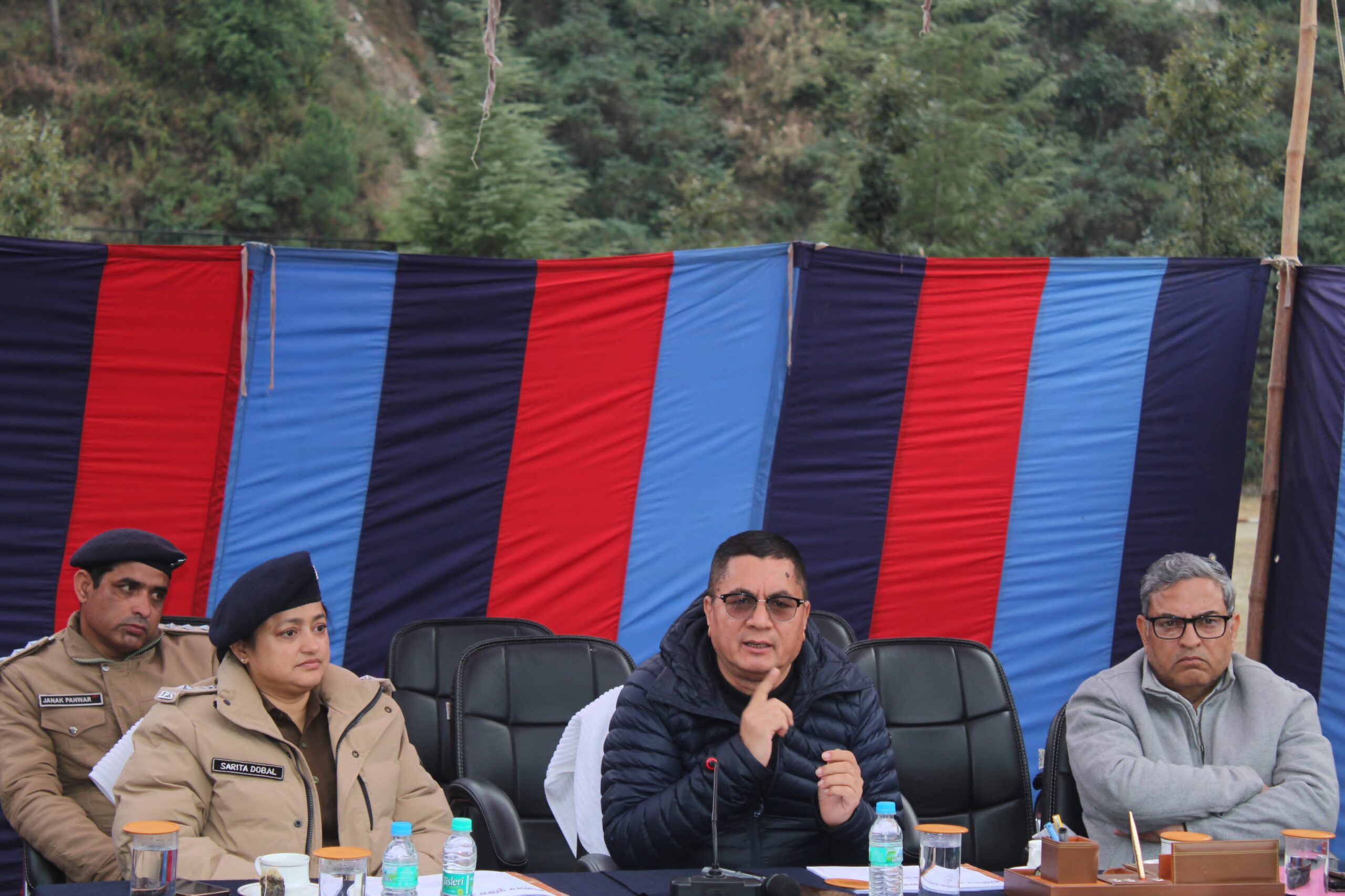 निगरानी: मतदान में फर्ज़ी वोटिंग पर रखी जाए कड़ी नजर, डीएम डॉ बिष्ट ने मातहतों को दी सख़्त हिदायत