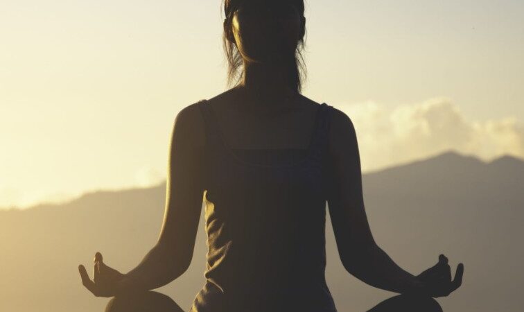 ध्यान: मेडिटेशन को अपनी दिनचर्या में आसानी से शामिल करने के लिए अपनाएं ये तरीके…