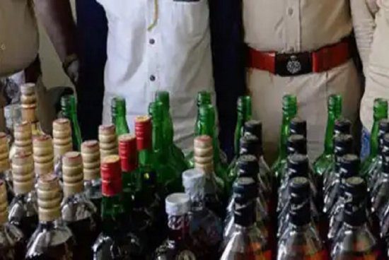 कामयाबी: पुलिस ने अलग-अलग स्थानों पर चेकिंग अभियान चला कर पकड़ी 26 पेटी अवैध शराब