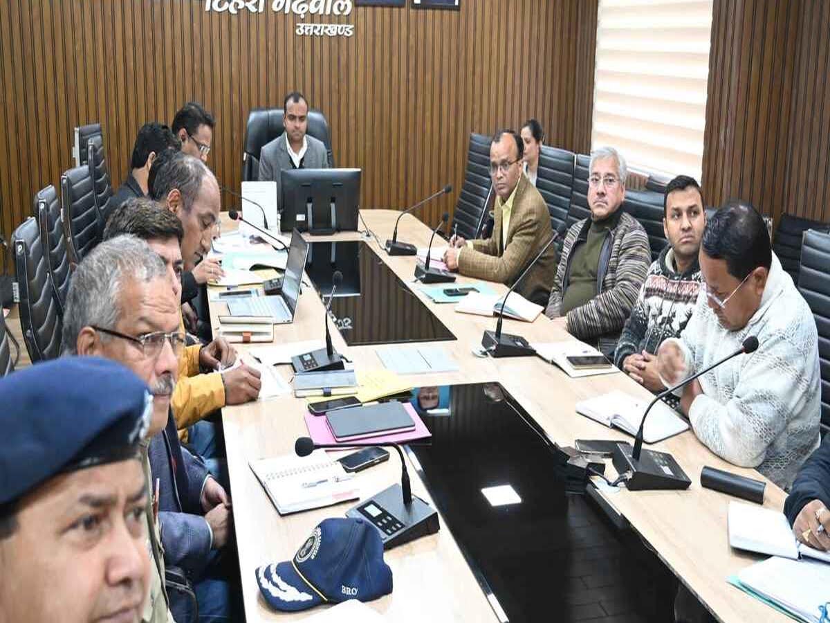 समीक्षा: डीएम ने ली सड़क सुरक्षा समिति की बैठक,  कार्यों में  लापरवाही न बरतने की दी हिदायत