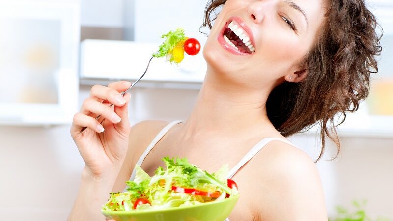 खान-पान: वजन घटाने की कोशिश कर रहे हैं? खाने की इन 5 गलतियों से बचें