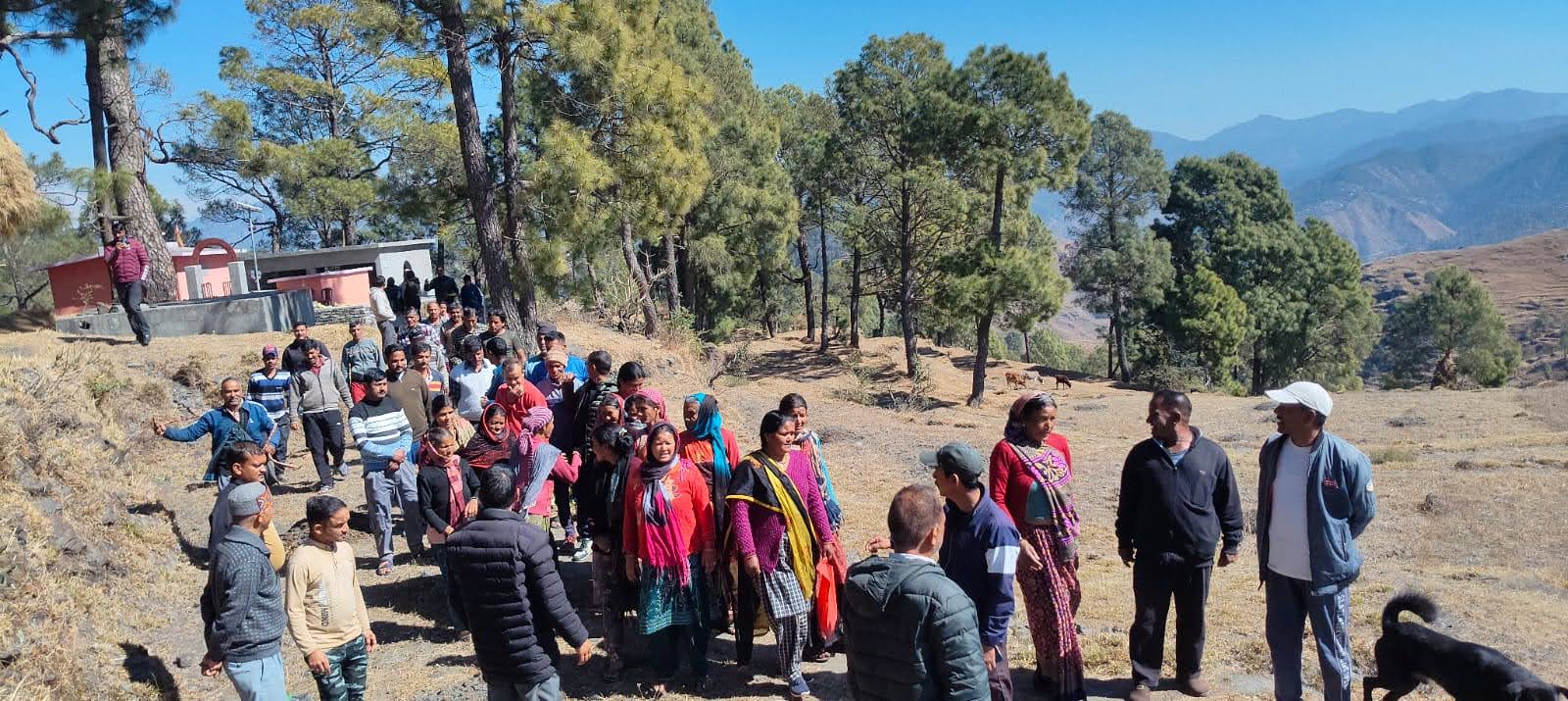आक्रोश: फलसीमा में अवैध कब्जा करने का आरोप, भूमाफियाओं के खिलाफ ग्रामीणों ने किया प्रदर्शन