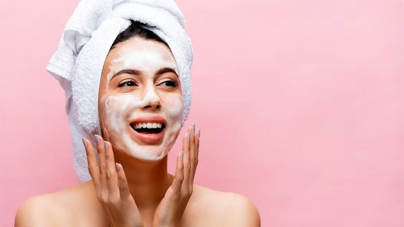 सावधान: चेहरे पर कच्चा दूध लगाने की न करें गलती, त्वचा को हो सकते हैं ये नुकसान…