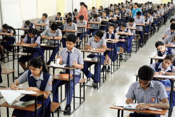 मुद्दा: सीबीएसई का फैसला नि:संदेह महत्वपूर्ण पहल