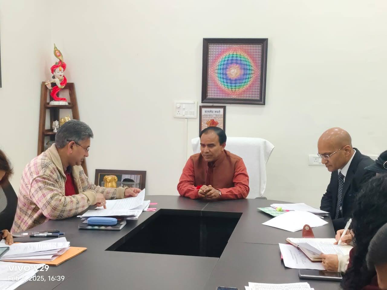 राज-काज: कैबिनेट मंत्री डॉ धन सिंह रावत ने की अपने विभागों के आय-व्यय की समीक्षा