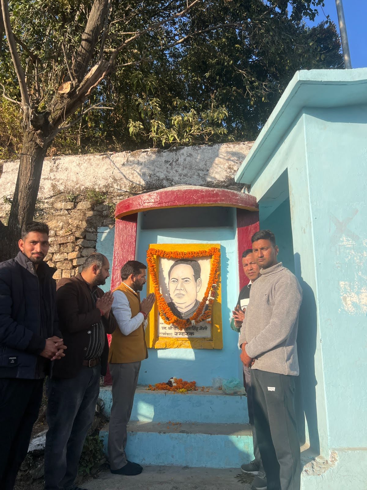स्मरण: पूर्व मंत्री स्वर्गीय चन्द्रमोहन सिंह नेगी की जयंती पर कांग्रेस ने उनकी मूर्ति पर किए पुष्प अर्पित