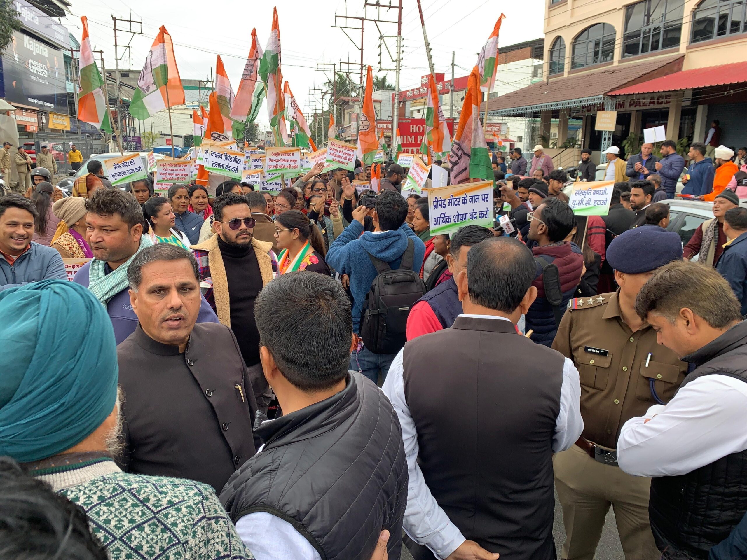 ख़ास ख़बर: यूसीसी कानून के खिलाफ़ सड़कों पर उतरी कांग्रेस, विधानसभा का किया घेराव