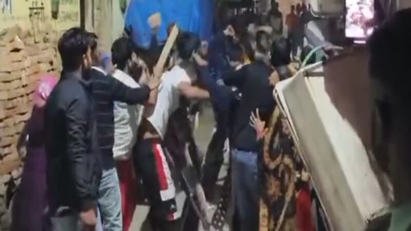 विवाद: मामूली बात को लेकर दो पक्षों में हुआ खूनी संघर्ष,कई लोग घायल, पुलिस ने कराया मामला शांत