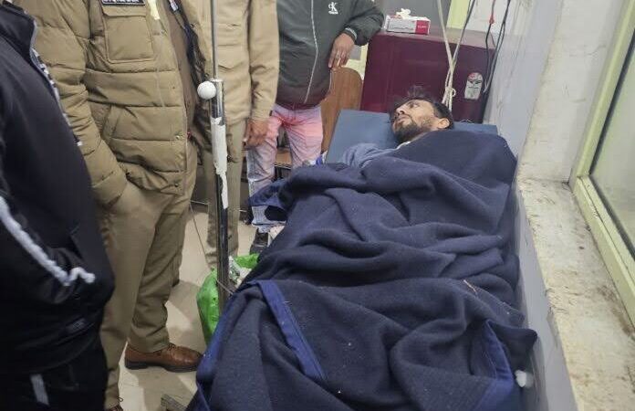 शिकंजा: पुलिस कर्मियों पर हमला करने का आरोपी मुठभेड़ के बाद गिरफ्तार