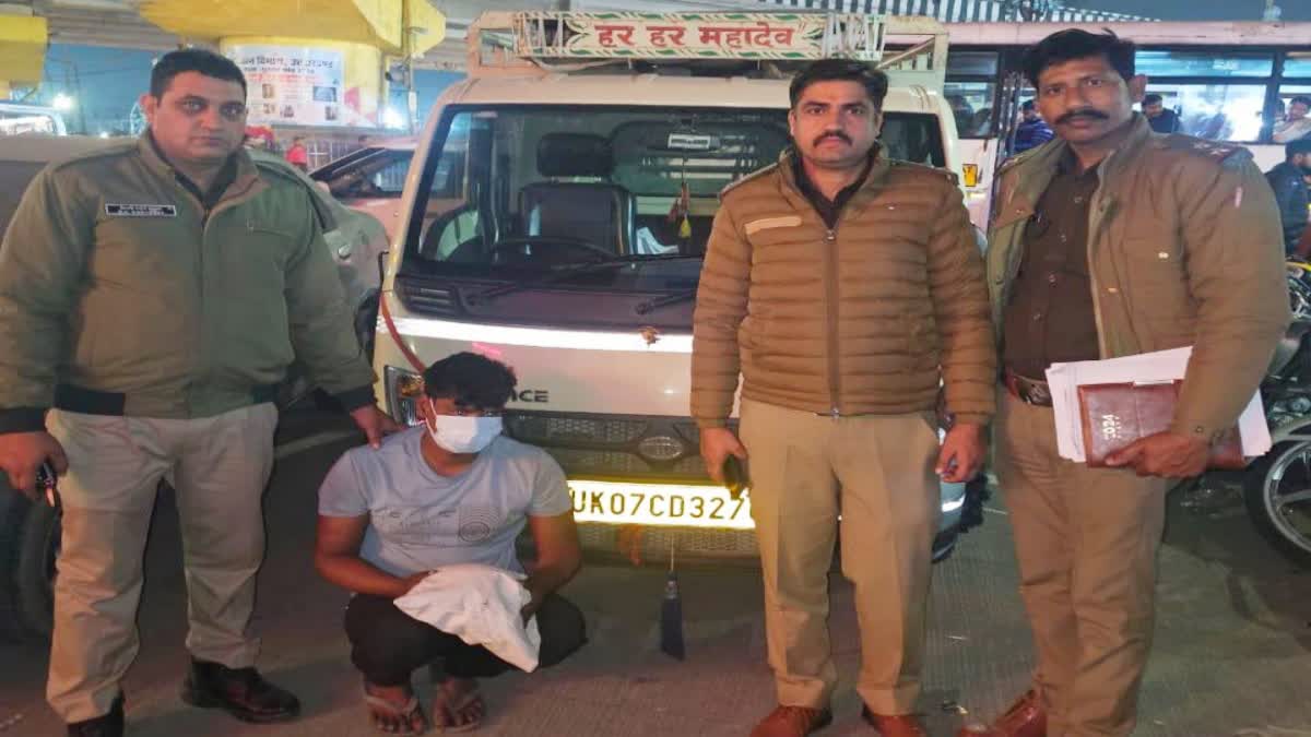 कामयाबी: पुलिस के हत्थे चढ़ा हत्या का आरोपी, लोडर से घसीटकर मार डाला था दोस्त को