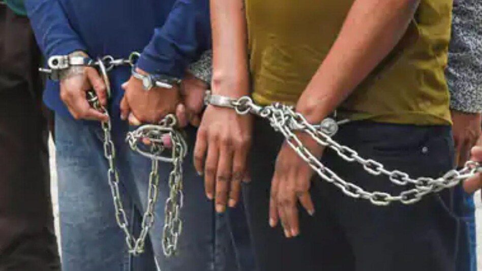 शिकंजा: लूटपाट करने वाले अंतरराज्यीय गिरोह के दो गिरफ्तार