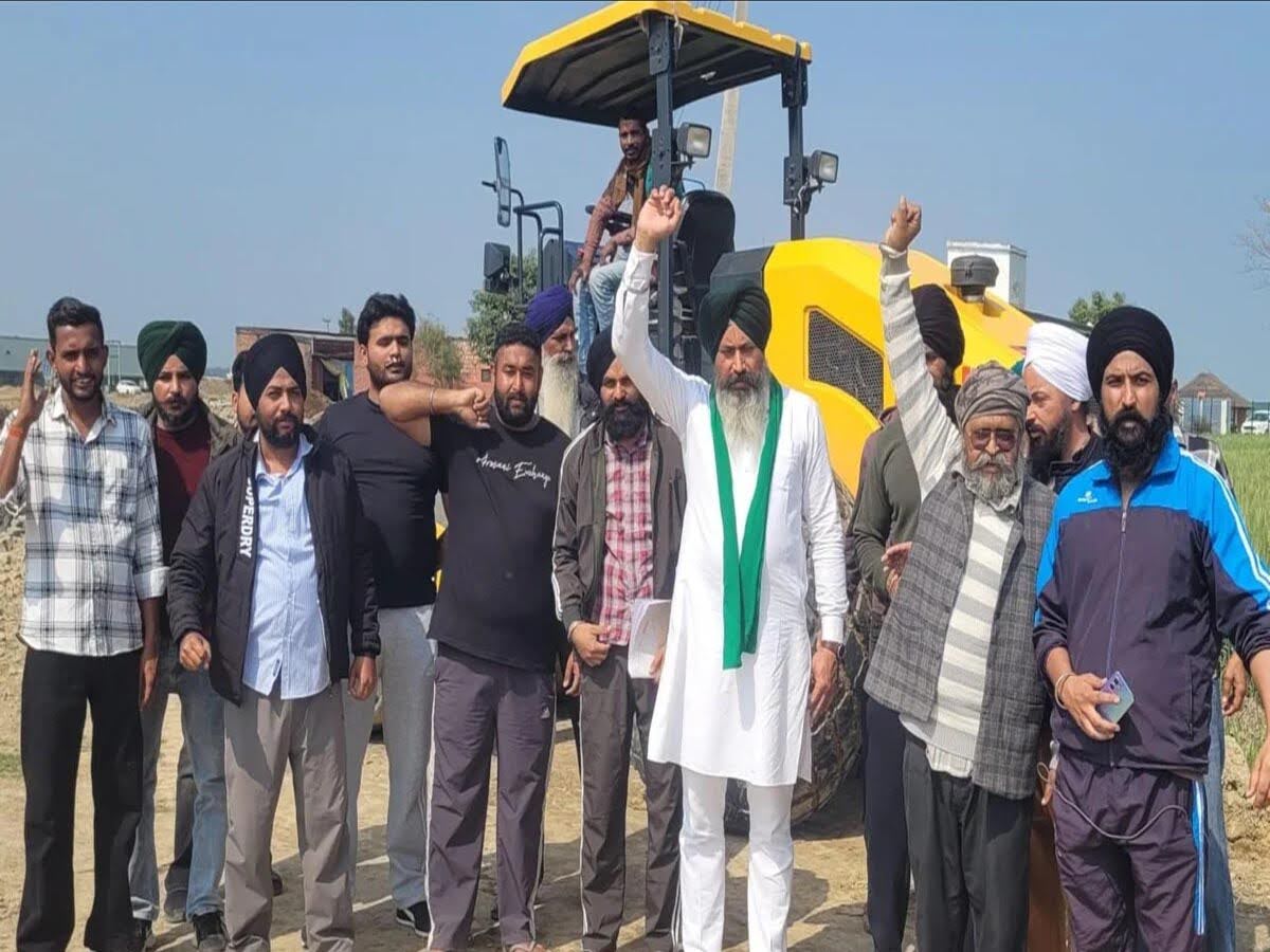 आवाज़: सर्विस रोड की मांग को लेकर किसानों ने रुकवाया निर्माणाधीन हाईवे  का काम 