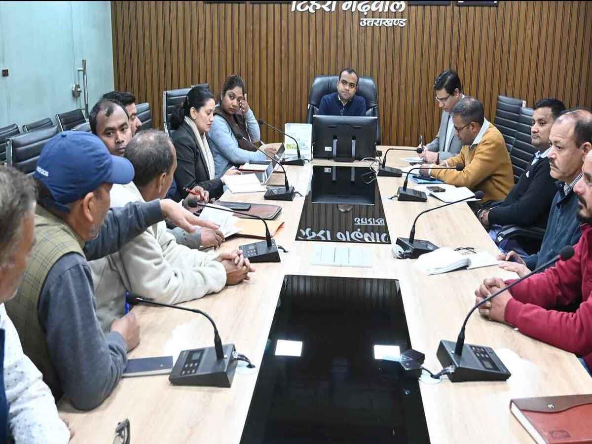 समीक्षा: डीएम ने दिया सुरकंडा में यात्रा को बेहतर बनाने पर दिया जोर, मंदिर समिति की बैठक में दिए निर्देश