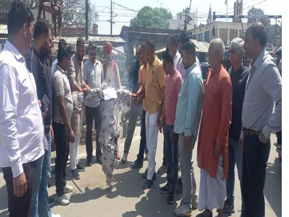 विरोध: क्षत्रिय महासभा का सपा सांसद के खिलाफ प्रदर्शन, राणा सांगा पर विवादित टिप्पणी का मामला