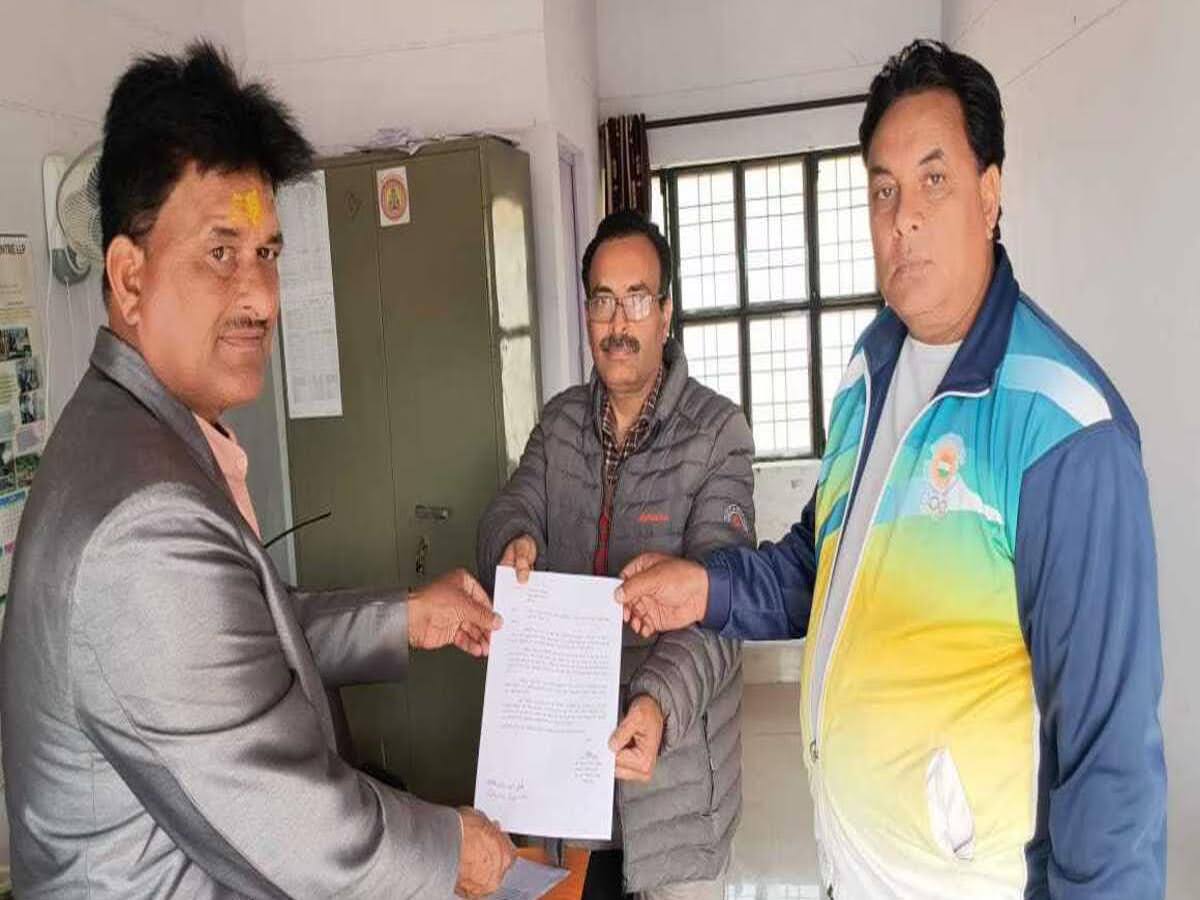 आवाज़: मोटर पुल का निर्माण कार्य जल्द शुरू करने की मांग, पूर्व पालिकाध्यक्ष खाती ने सौंपा ज्ञापन