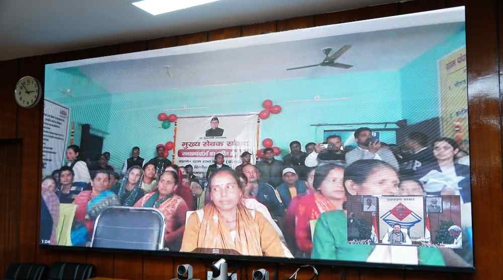 सीएम धामी ने मुख्य सेवक संवाद में जनकल्याणकारी योजनाओं पर दिया जोर