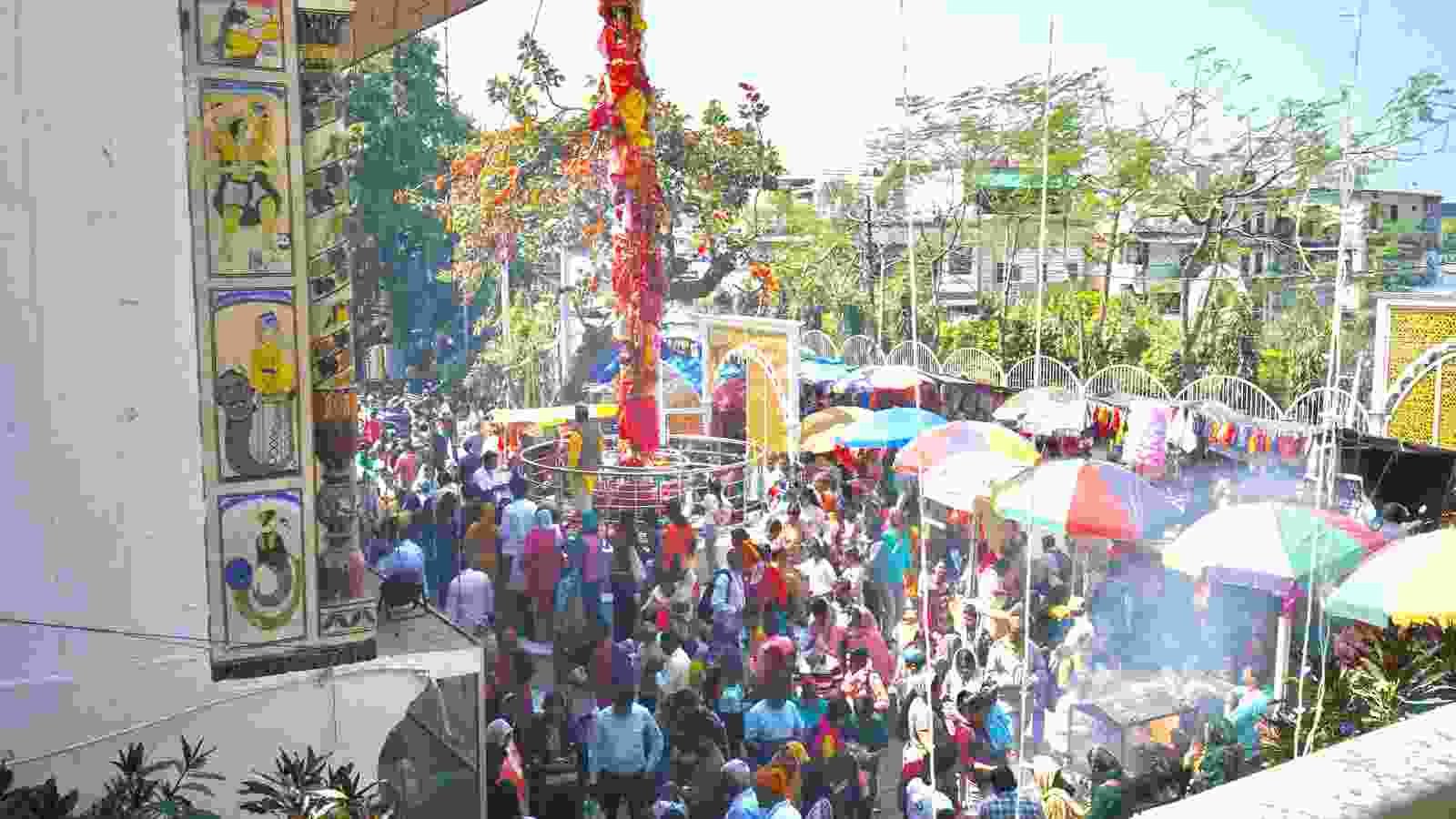 श्री झण्डे जी पर दर्शन मनौतियों के लिए अब लगा दूनवासियों का तांता, देहरादून व आसपास के क्षेत्रों से भारी संख्या में माथा टेकने पहुंच रहे श्रद्धालु