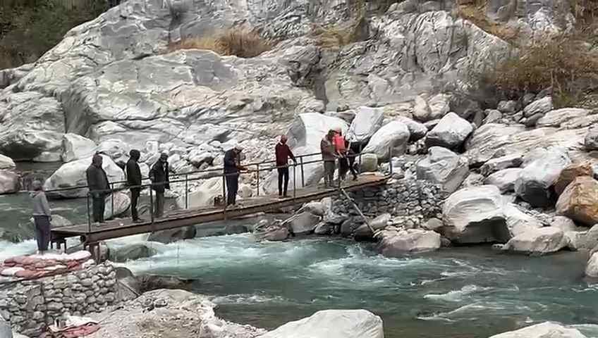 मुख्यमंत्री धामी के निर्देश पर गोविंद घाट में पुलना गांव और हेमकुंड साहिब मार्ग के लिए तत्परता से बना अस्थायी पुल