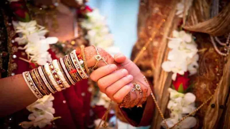 गजब करतूत: युवक ने दिन में प्रेमिका से की कोर्ट मैरिज, रात में घरवालों की पसंद की लड़की की भर दी मांग