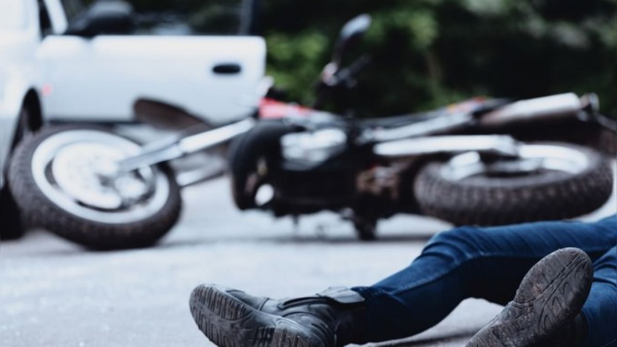 दर्दनाक: बाइक सवार को बेकाबू ट्रक ने मारी टक्कर,  पिता-पुत्र सहित तीन की कुचलकर दर्दनाक मौत