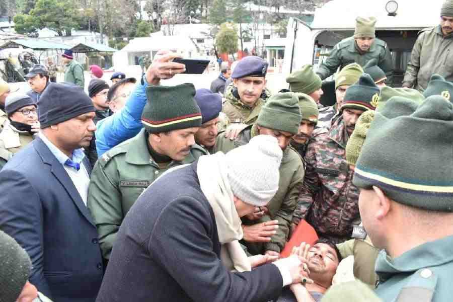 माणा के पास हिमस्खलन की चपेट में आए 50 श्रमिकों का किया गया रेस्क्यू , मुख्यमंत्री ने किया घटनास्थल का हवाई सर्वेक्षण
