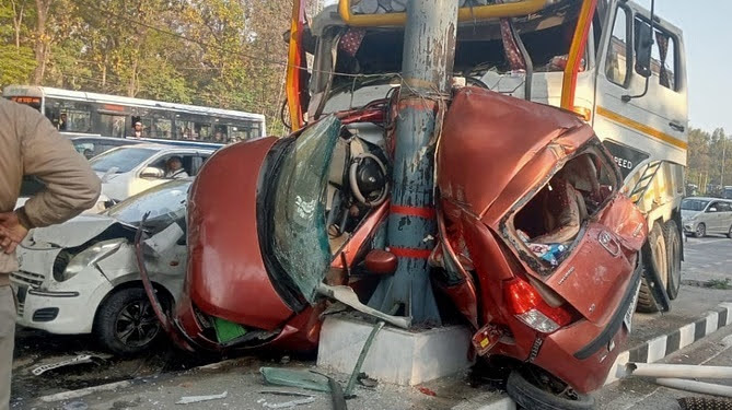 ब्रेकिंग न्यूज: डोईवाला टोल प्लाजा पर कार और ट्रक की जबरदस्त टक्कर,दो की मौत