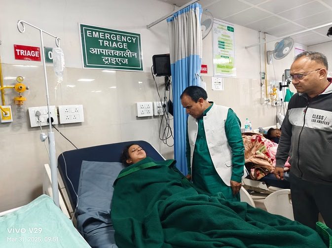 ब्रेकिंग न्यूज:  कुट्टू का आटा खाने से कई लोग फूड प्वाइजनिंग का शिकार,अस्पताल में भर्ती