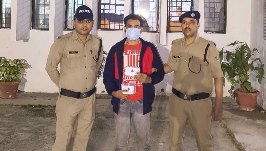 दुस्साहस: घर वाले गये तीर्थ यात्रा पर चोरों ने कर दिया हाथ साफ, ज्वैलरी समेत एक आरोपी गिरफ्तार