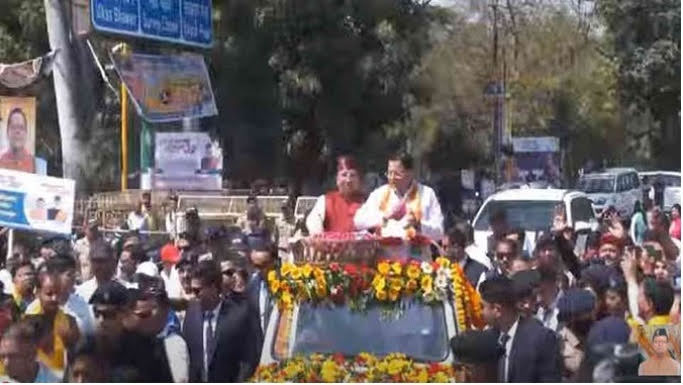 आयोजन: सीएम धामी के तीन सालः राजधानी में भव्य रोड शो, फूलों से हुआ स्वागत