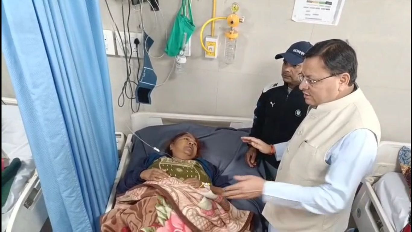कूट्टू आटे से फूढ प्वाइजनिंगःसीएम धामी  अस्पताल पहुंचे और मरीजों का हाल जाना