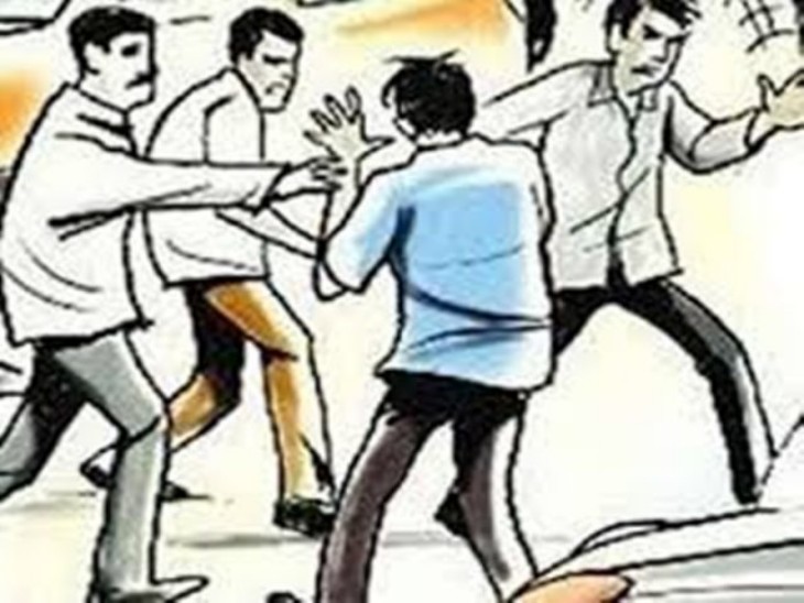 दबंगई: तलाशी के लिए टैक्ट्रर रोकने पर आरटीओ कर्मचारियों से मारपीट