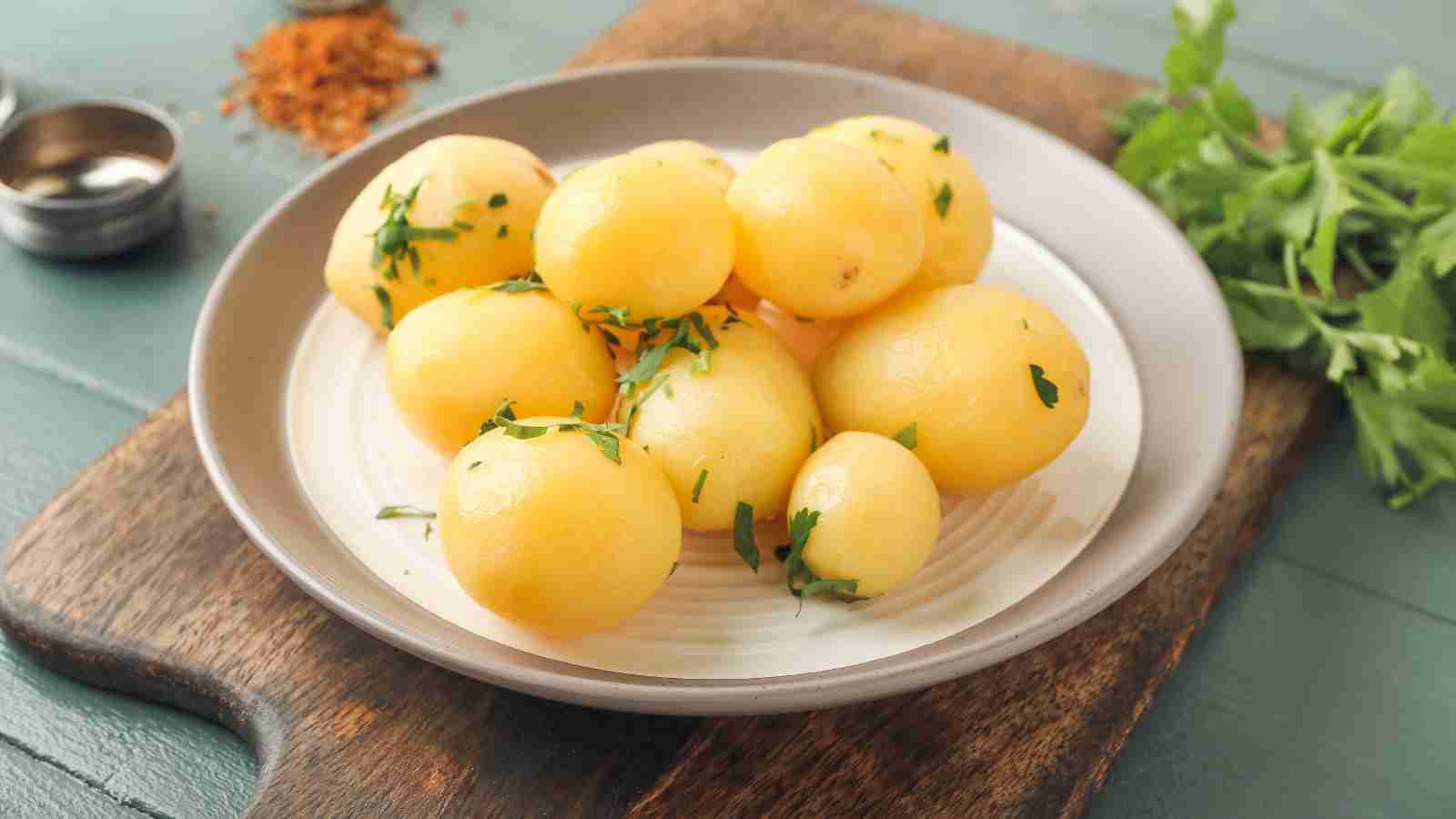 खान-पान: क्या रोजाना आलू खाना सेहत के लिए सही है? जानें संभावित स्वास्थ्य समस्याएं…