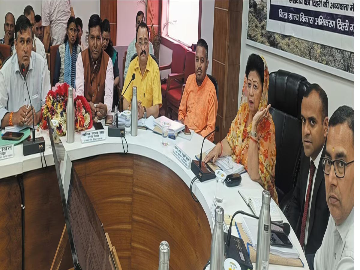 समीक्षा: अधिकारी जनसमस्याओं को गंभीरता से लेकर करें निराकरण, सांसद माला राज्य लक्ष्मी शाह ने दिए निर्देश