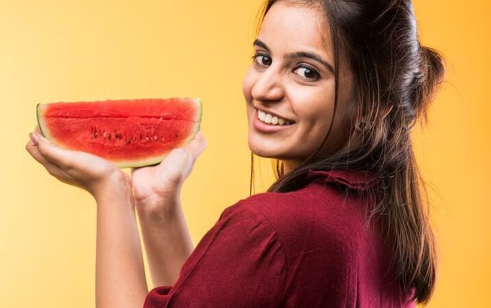 काम की बात: चेहरे पर तरबूज के छिलके रगड़ने से मिल सकते हैं ये 5 फायदे