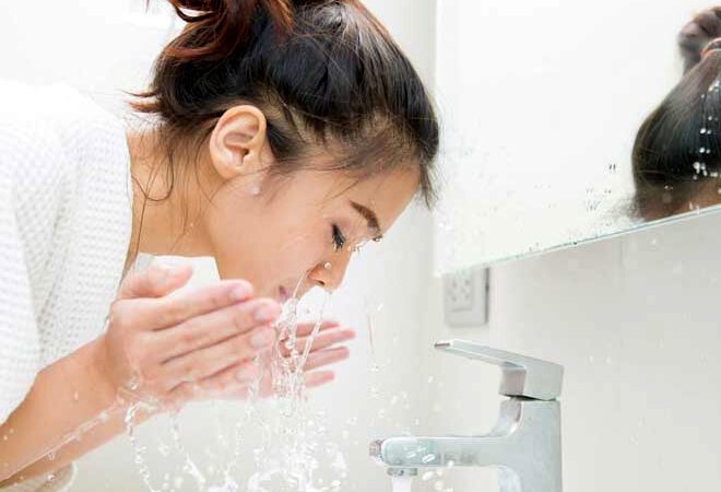 देखभाल: रोजाना ठंडे पानी से धोएं अपनी आंखें, दूर हो सकती हैं कई समस्याएं…