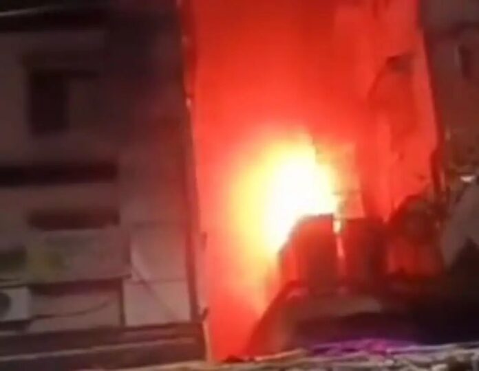 बड़ी खबर: कोलकाता के एक होटल में लगी भीषण आग, 14 लोगों की दर्दनाक मौत