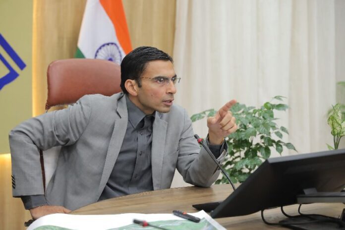 जनहित में आबादी क्षेत्र में अवस्थित गैस गोदाम पर बड़े वाहनों पर डीएम की रोक