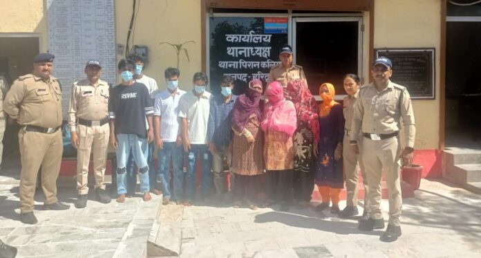 शिकंजा: सैक्स रैकेट का खुलासाः चार महिलाओं सहित 9 गिरफ्तार