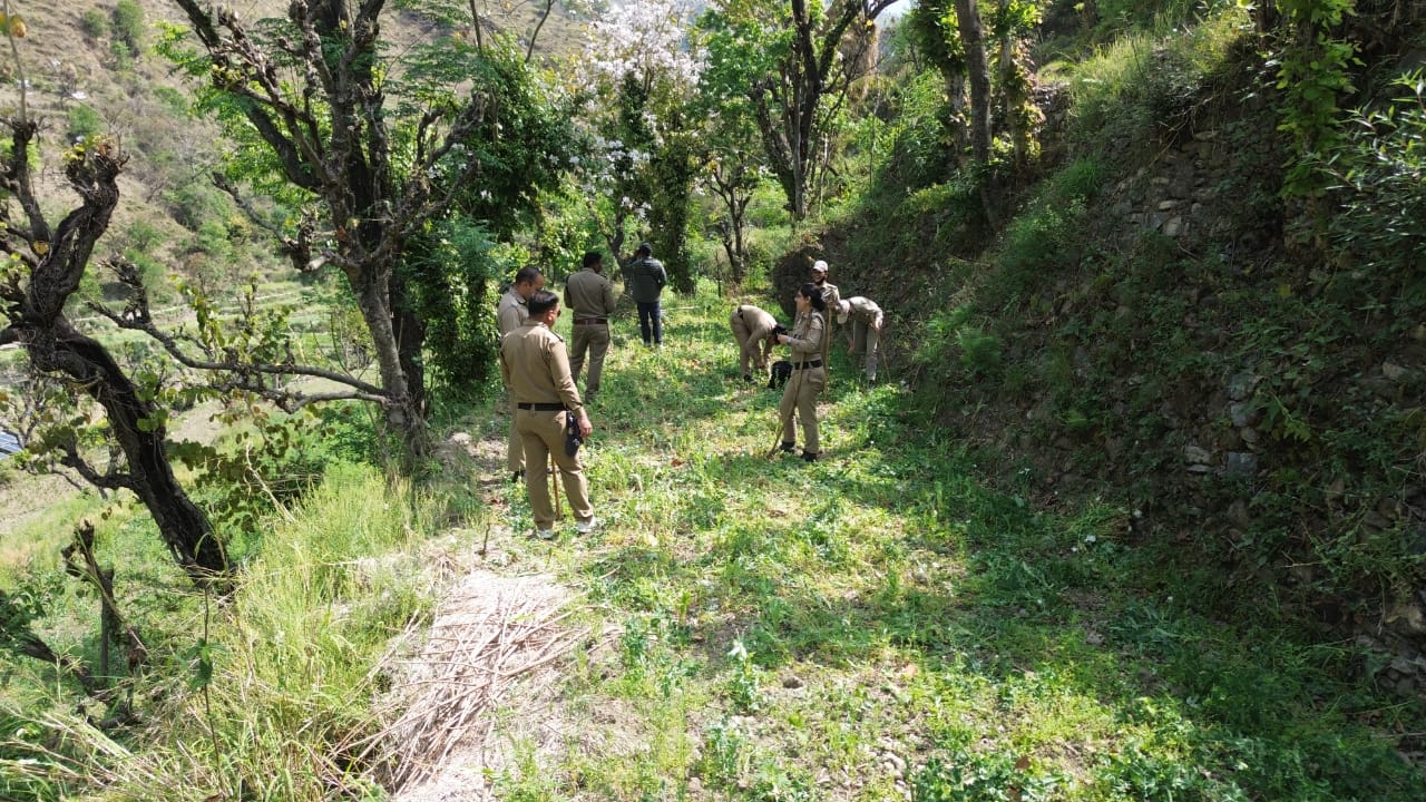 पुलिस ने अफीम की खेती की नष्ट