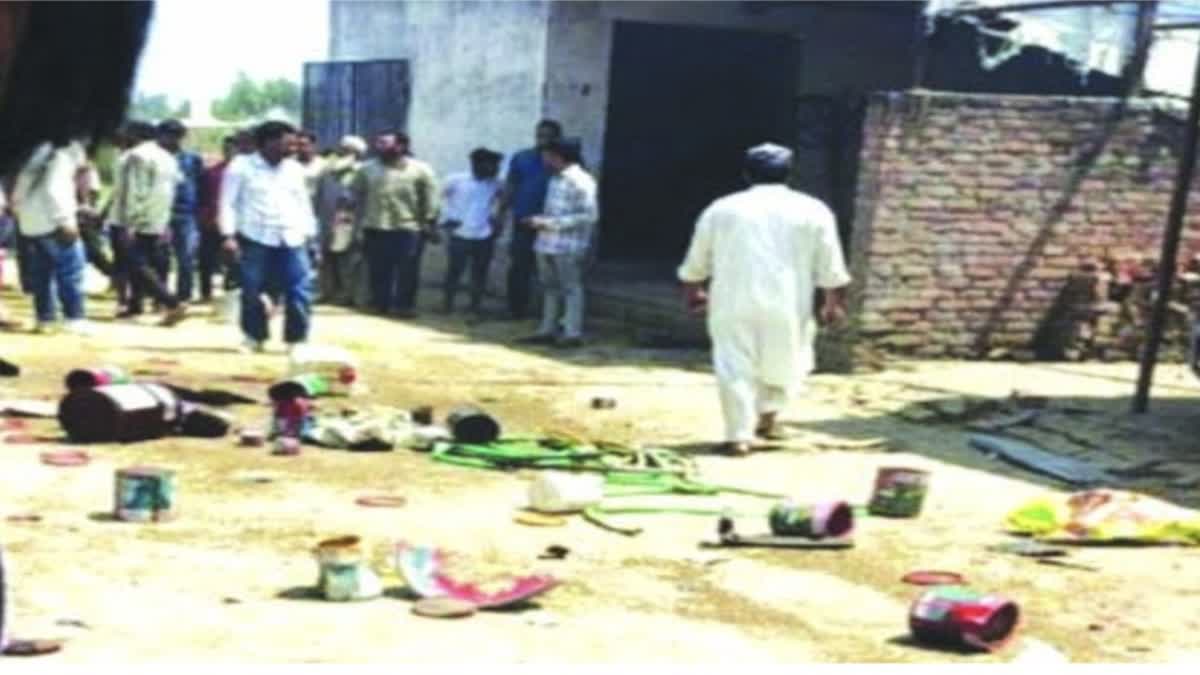 सनसनी: कबाड़ी की दुकान में जोरदार धमाके से दहला पूरा गांव, दो लोग गंभीर रूप से घायल, पुलिस शुरू की जांच