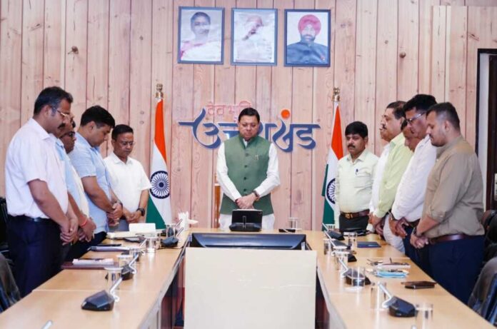 दो मिनट का मौन रखकर सीएम धामी ने दी आतंकी हमले में मारे गए निर्दोषों को श्रद्धाजलि