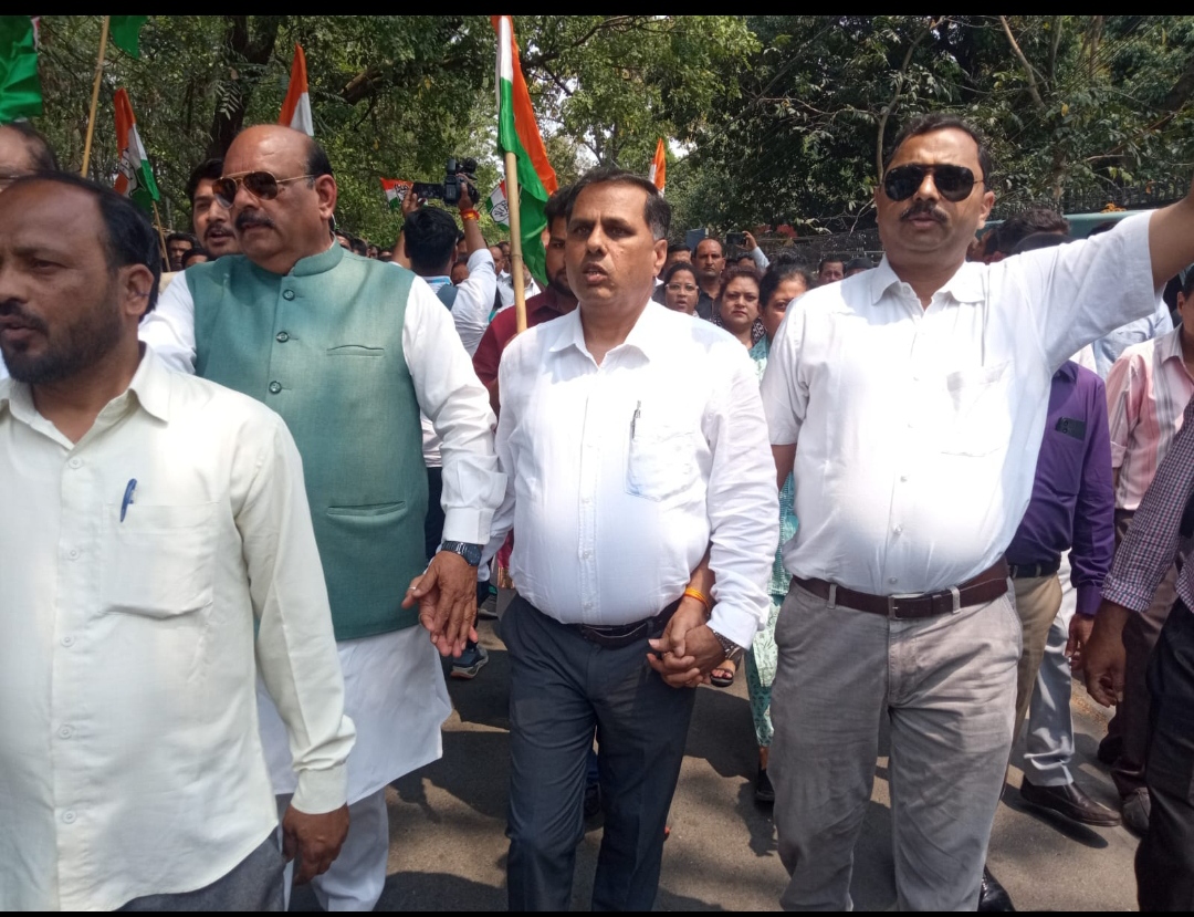आक्रोश: नेशनल हेराल्ड मामले में कांग्रेसियों ने किया ईडी कार्यालय पर प्रदर्शन
